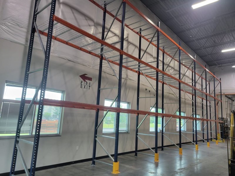 Selective pallet racking along a warehouse wall